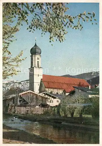 AK / Ansichtskarte Oberammergau Partie am Muehlbach Blick zur Kirche Oberammergau