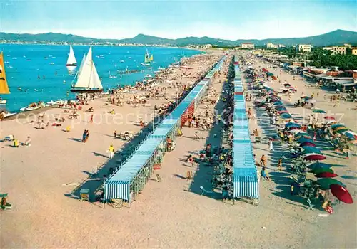 AK / Ansichtskarte Rimini Un tratto dell immensa spiaggia Rimini