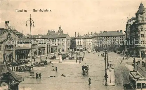 AK / Ansichtskarte Muenchen Bahnhofsplatz Strassenbahn Muenchen