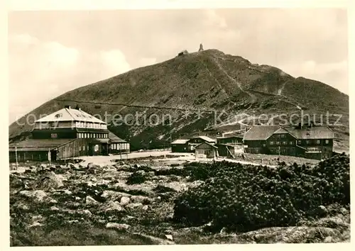 AK / Ansichtskarte Schneekoppe_Snezka mit Schlesierhaus und Riesenbaude Schneekoppe Snezka