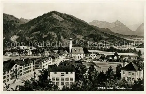 AK / Ansichtskarte Bad_Heilbrunn Gesamtansicht mit Alpenpanorama Kuenstlerkarte Bad_Heilbrunn