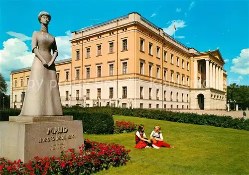 AK / Ansichtskarte Oslo_Norwegen Schloss Maud Statue Oslo Norwegen