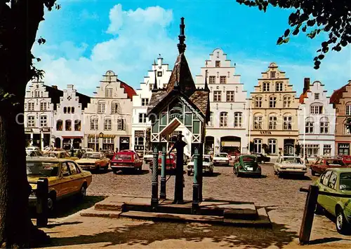 AK / Ansichtskarte Friedrichstadt_Eider Historische Giebelhaeuser Marktbrunnen Friedrichstadt_Eider