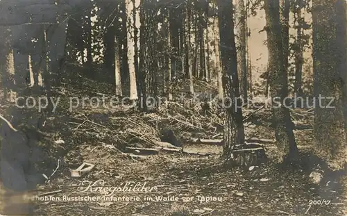 AK / Ansichtskarte Tapiau_Ostpreussen Kriegsbilder Erdhoehlen Russischer Infanterie im Wald Tapiau_Ostpreussen