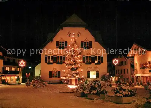 AK / Ansichtskarte St_Gilgen_Wolfgangsee Mozartplatz mit Denkmal und Rathaus St_Gilgen_Wolfgangsee