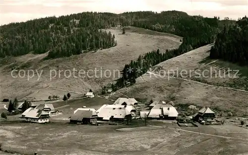 AK / Ansichtskarte Menzenschwand Teilansicht Hinterdorf Blick zum Koepfle Hochschwarzwald Menzenschwand