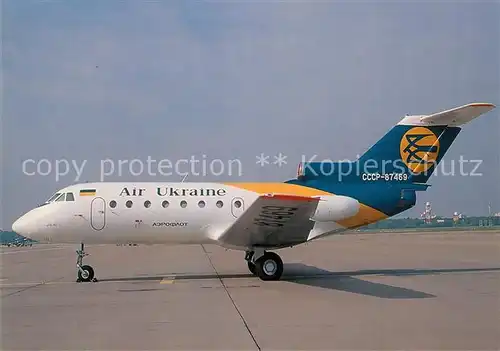 AK / Ansichtskarte Flugzeuge_Zivil Air Ukraine Yakolev YAK 40 CCCP 87469 Flugzeuge Zivil