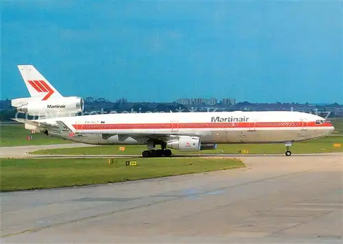 AK / Ansichtskarte Flugzeuge_Zivil Martinair McDDouglas MD 11F PH MCT c n 48629 586 Flugzeuge Zivil