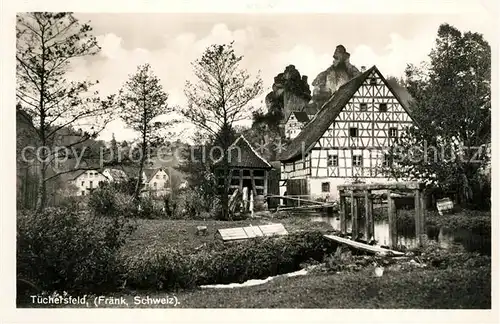 AK / Ansichtskarte Tuechersfeld Partie am Bach Fachwerkhaus Felsen Fraenkische Schweiz Tuechersfeld