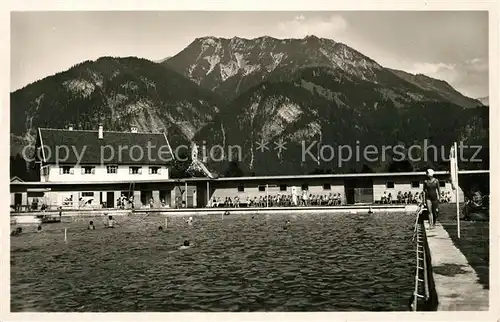 AK / Ansichtskarte Hindelang Freibad mit Blick zum Iseler Allgaeuer Alpen Hindelang