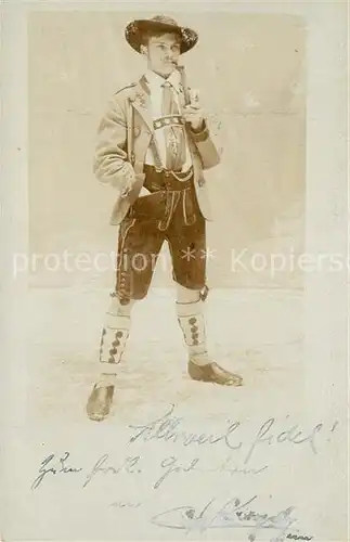 AK / Ansichtskarte Muenchen Junger Mann in Trachten Muenchen