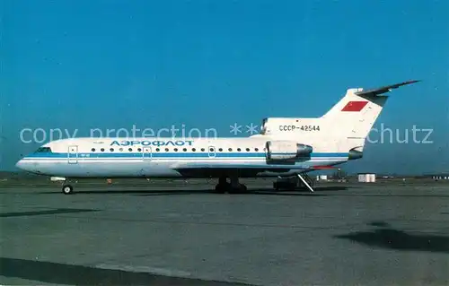 AK / Ansichtskarte Flugzeuge_Zivil Aeroflot Yak.42 CCCP 42544  Flugzeuge Zivil