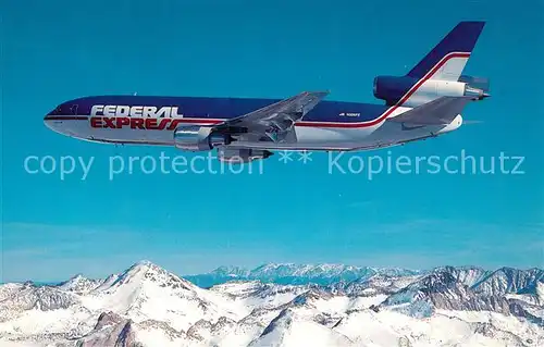 AK / Ansichtskarte Flugzeuge_Zivil Federal Express McDonnell Douglas DC 10 30F  Flugzeuge Zivil