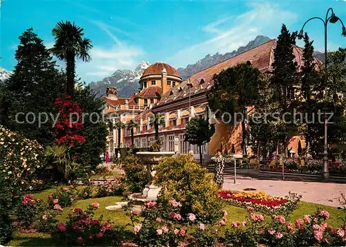 AK / Ansichtskarte Meran_Merano Passeggiata con il Casino Municipale Kurpromenade Kurhaus gegen Texelgruppe Meran Merano