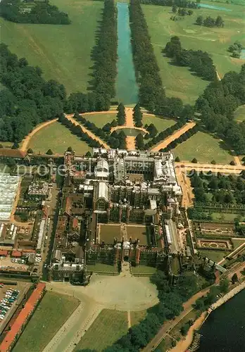 AK / Ansichtskarte London Hampton Court Palace Fliegeraufnahme London