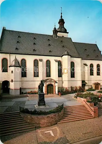AK / Ansichtskarte Oestrich Winkel Kath Kirche St Walburga mit Rhabanus Maurus Denkmal Oestrich Winkel