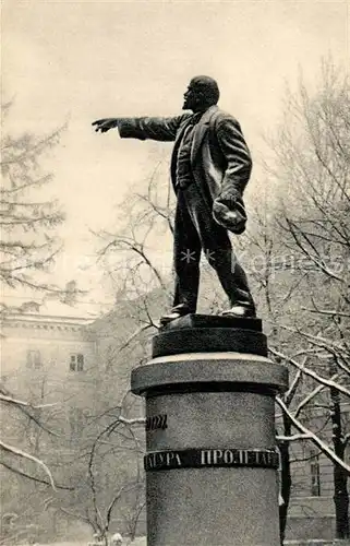 AK / Ansichtskarte St_Petersburg_Leningrad Monument to Lenin Smolny St_Petersburg_Leningrad