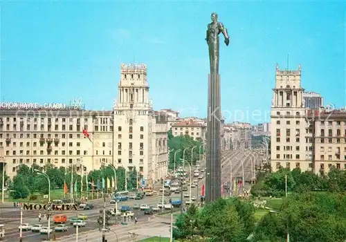 AK / Ansichtskarte Moscow_Moskva Monument Gagarin Moscow Moskva