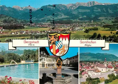AK / Ansichtskarte Sonthofen_Oberallgaeu Gesamtansicht mit Alpenpanorama Freibad Innenstadt Brunnen Sonthofen Oberallgaeu