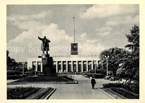 AK / Ansichtskarte St_Petersburg_Leningrad Lenin Square Monument Lenin St_Petersburg_Leningrad