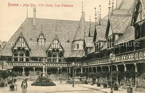 AK / Ansichtskarte Beaune_Cote_d_Or_Burgund Hotel Dieu XV Siecle Cour d honneur Beaune_Cote_d_Or_Burgund