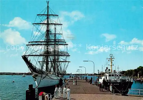 AK / Ansichtskarte Segelschiffe Segelschulschiff Kai Kiel  Segelschiffe