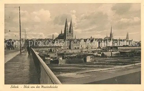 Luebeck Blick von der Marienbruecke auf Altstadt Luebeck