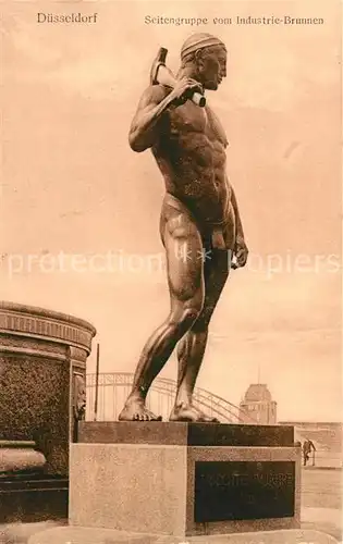 Duesseldorf Seitengruppe vom Industriebrunnen Statue Fuerstenplatz Duesseldorf