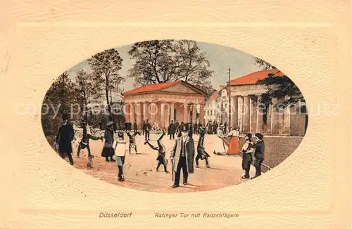 Duesseldorf Ratinger Tor mit Radschlaegern Duesseldorf