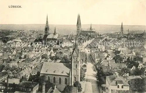 Luebeck Stadtpanorama mit Kirchen und Dom Luebeck