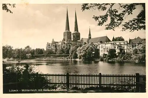 Luebeck Muehlenteich mit Dom und Museum Luebeck