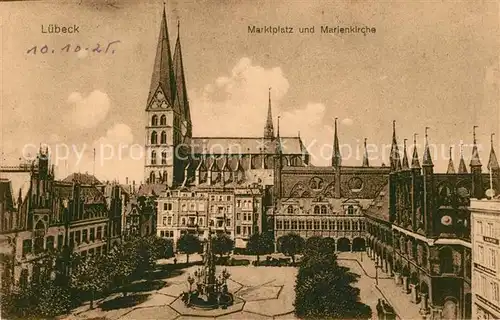 Luebeck Marktplatz Marienkirche Marktbrunnen Rathaus Luebeck
