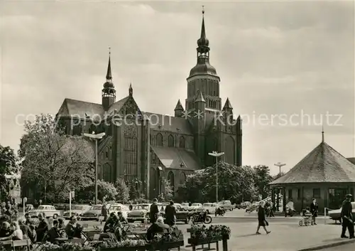 AK / Ansichtskarte Stralsund_Mecklenburg_Vorpommern Leninplatz Marienkirche Stralsund_Mecklenburg