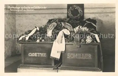 AK / Ansichtskarte Weimar_Thueringen Sakrophage von Goethe und Schiller in Fuerstengruft  Weimar Thueringen