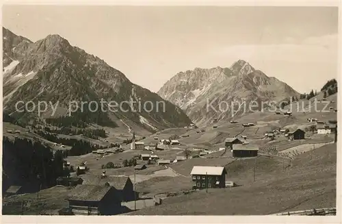AK / Ansichtskarte Hirschegg_Kleinwalsertal_Vorarlberg mit Zwoelferhorn und Widderstein Hirschegg_Kleinwalsertal