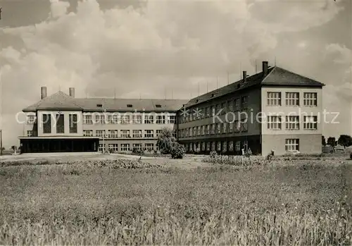 AK / Ansichtskarte Kralove Jedenactileta stredni skola Kralove