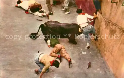 AK / Ansichtskarte Pamplona_Navarra Momentro de apuro entrando a la Plaza de Toros Pamplona Navarra