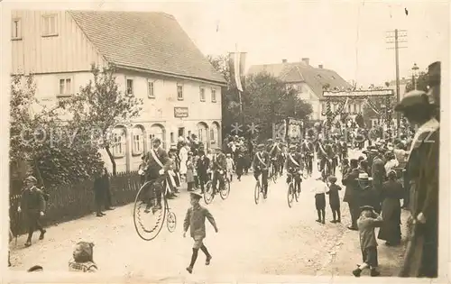 AK / Ansichtskarte Hochrad Parade Fahrraeder  Hochrad