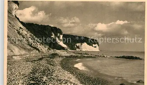 AK / Ansichtskarte Sassnitz_Ostseebad_Ruegen Strand Kueste Der Hengst Kreidefelsen Sassnitz_Ostseebad_Ruegen