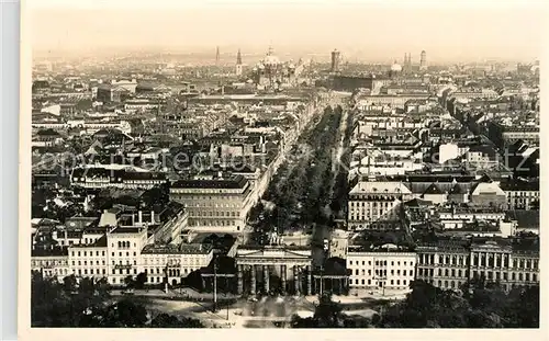 AK / Ansichtskarte Berlin Stadtpanorama Brandenburger Tor Strasse Unter den Linden Fliegeraufnahme Handabzug Berlin