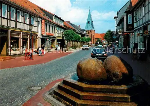 AK / Ansichtskarte Wittingen_Niedersachsen Lange Strasse mit Brunnen Wittingen Niedersachsen
