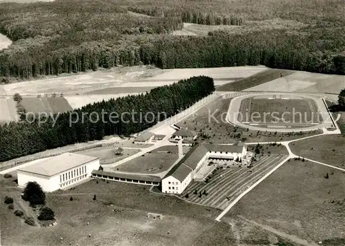 AK / Ansichtskarte Gruenberg_Hessen Sportschule Gruenberg Fliegeraufnahme Gruenberg Hessen