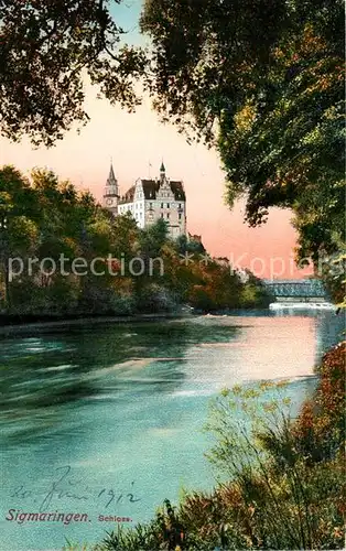 AK / Ansichtskarte Sigmaringen Uferpartie an der Donau mit Blick zum Schloss Sigmaringen