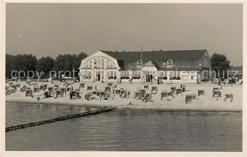 Groemitz_Ostseebad Strand mit Strandhalle Groemitz_Ostseebad