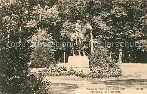 Berlin Amazone von Tuaillon auf dem Floraplatz im Tiergarten Berlin