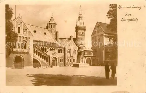 Braunschweig Burgplatz Burg Dankwarderode Rathausturm Dom Braunschweiger Loewe Braunschweig