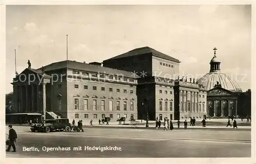 Berlin Opernhaus mit Hedwigskirche Berlin