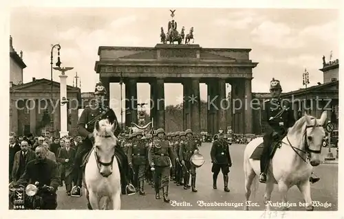Berlin Brandenburger Tor Aufziehen der Wache Berlin