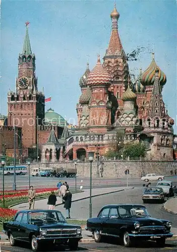 AK / Ansichtskarte Moskau_Moscou Basilius Kathedrale Roter Platz Erloeser Turm Moskau Moscou