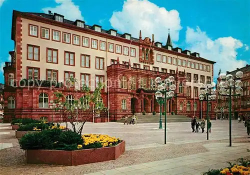 AK / Ansichtskarte Wiesbaden Schlossplatz und Rathaus Wiesbaden